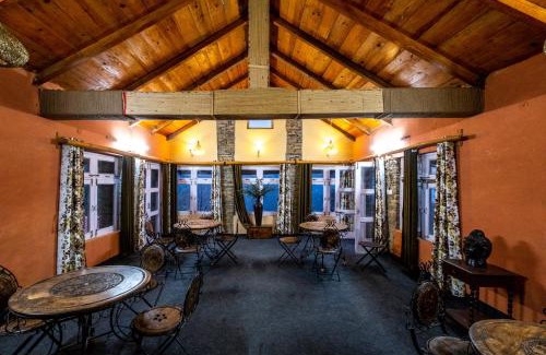 Almora Casa | Himalayan Paradise, Boutique room w Binsar view by Roamhome