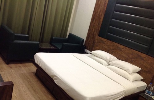 Sector 35 Hotel | Himani Resorts
