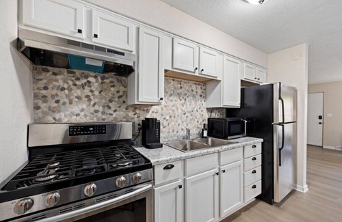 Peoria Heights Casa | Hines Haven | Unit 2 - Perfect BNB for YOU!