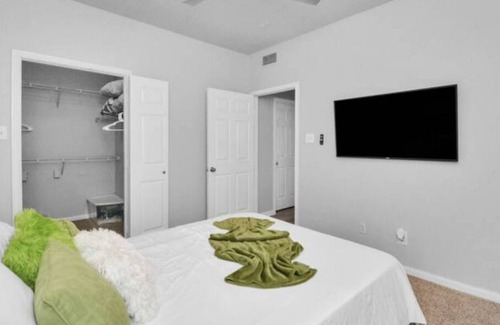 Central Southwest Apartamento | Hint of Green 1/1 Near Medical Center Gym Pool
