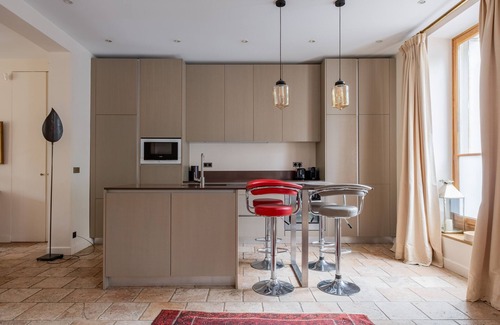 Parchamp–Albert Kahn Apartamento | Hint of the Exotic, by Veeve