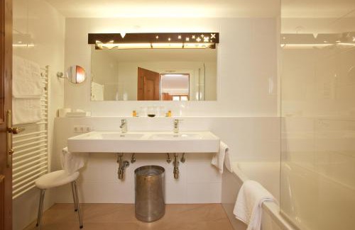 Lech am Arlberg Hotel | Hinterwies – Ski In/Lodge/Dine