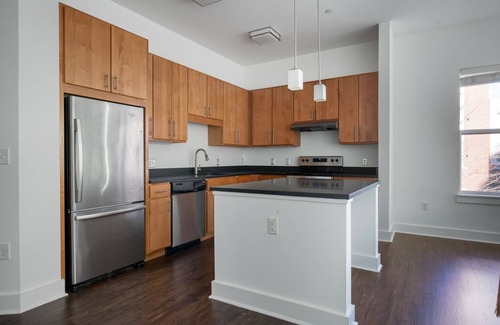 Cambridge Apartamento | Hip Alewife 2BR w/ Gym & W/D, nr Red Line, by Blueground
