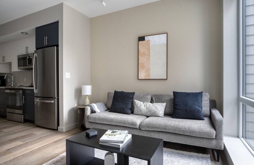 Boston Apartamento | Hip Brighton Jr 1BR w/ Gym & In-Unit W/D, on the River, by Blueground