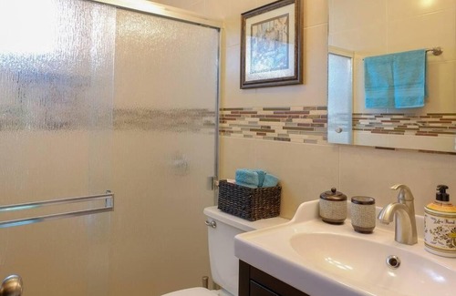 Ensenada Apartamento | Hip Casa Beatles in downtown Gated Parking