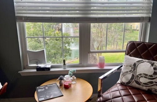 Tampa Apartamento | Hip Condo EZ Access to All!