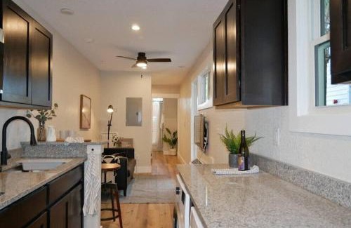Downtown Jacksonville Apartamento | Hip Container APT - 5 Min Walk to TIAA Bank