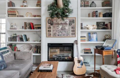 Cleveland Park Casa | Hip, Cozy Cottage with a Fire Pit in Cleveland Park