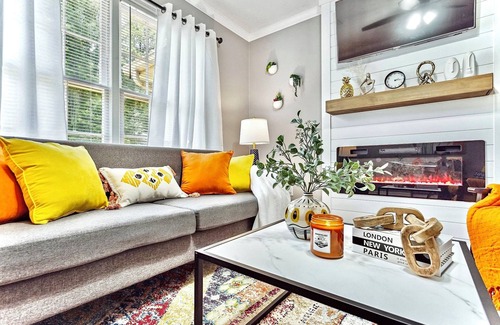 Norcross Casa | Hip Cozy Haven Experience Modern Coziness in Style