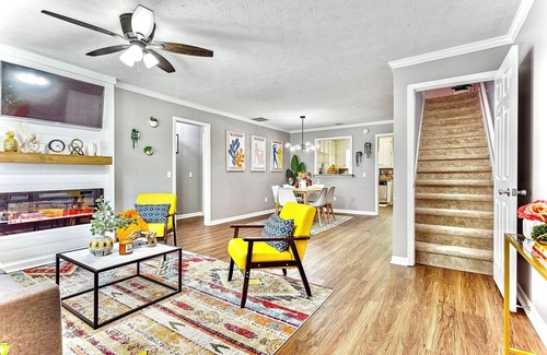 Norcross Casa | Hip Cozy Haven Experience Modern Coziness in Style