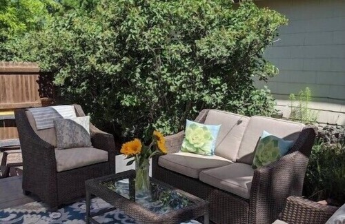 Berkeley Casa | Hip happy home in a hot hood! Pet- Friendly!