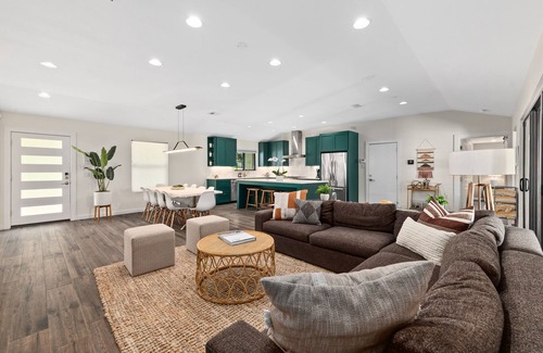 Riverside Casa | ✫Hip Haven - HUGE POOL 1 Mi from SoCo & Downtown✫