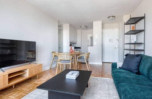 Rose Hill Apartamento | Hip Kips Bay 1BR w/ W/D, Gym & Pool, nr Gramercy Theatre, by Blueground