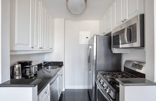 Rose Hill Apartamento | Hip Kips Bay 1BR w/ W/D, Gym & Pool, nr Gramercy Theatre, by Blueground