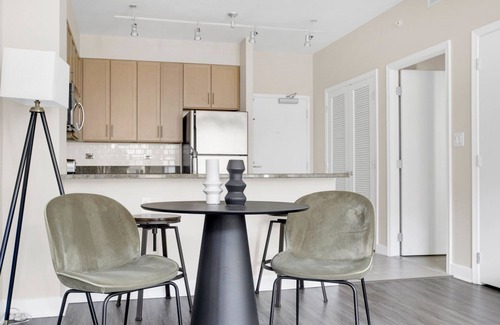 Mount Vernon Square Apartamento | Hip Mount Vernon 1BR w/ Pool & Gym, walk to Smithsonian, by Blueground