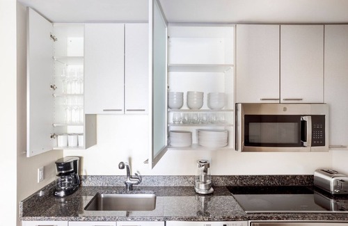 West End Apartamento | Hip North Station 2BR w/ W/D, Terrace & Gym, nr TD Garden, by Blueground