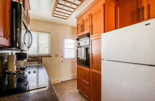 West San Jose Apartamento | Hip San Jose 2BR w/ Parking, nr Bakeries & Groceries, by Blueground