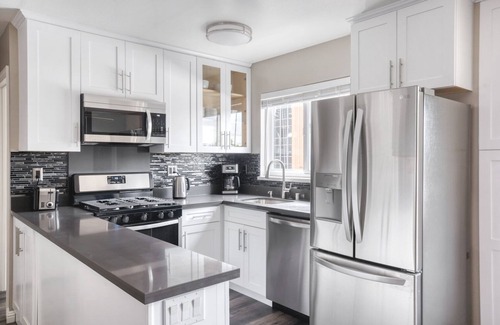 Central San Mateo Apartamento | Hip San Mateo 1BR w/ Pool & W/D, easy access to 101, by Blueground