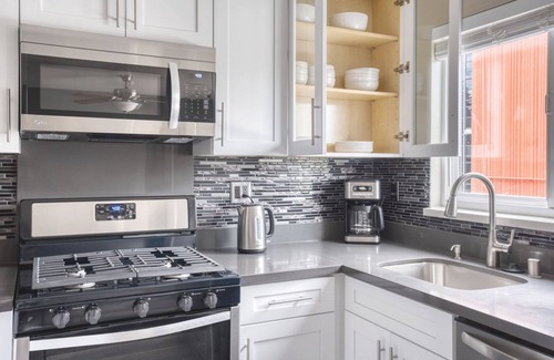 Central San Mateo Apartamento | Hip San Mateo 1BR w/ Pool & W/D, easy access to 101, by Blueground