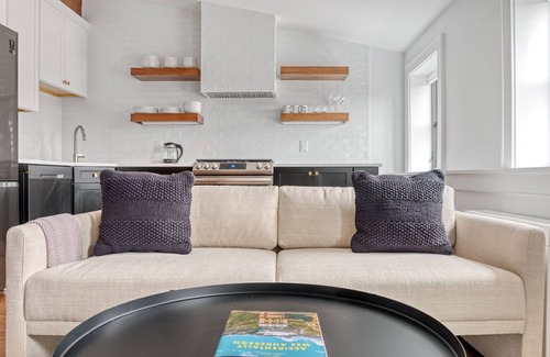 Columbus Apartamento | Hip South End 1BR w/ Roof Deck & W/D, steps to restaurants, by Blueground