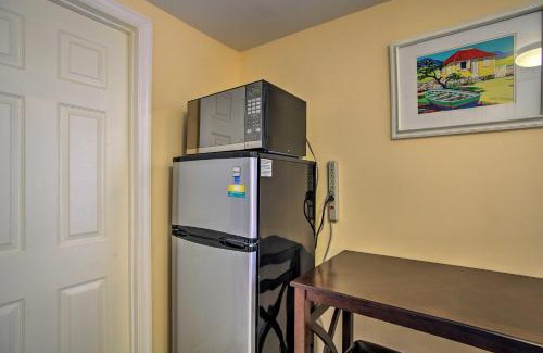 Harbor Village Apartamento | Hip Studio with Patio 1 Mi to Pompano Beach Pier