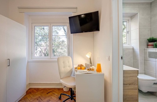 Sao Joao de Deus Apartamento | Hip Tailor Made Flat in Areeiro