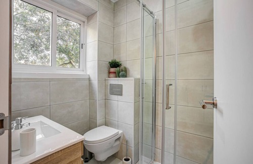 Sao Joao de Deus Apartamento | Hip Tailor Made Flat in Areeiro