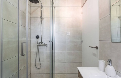 Sao Joao de Deus Apartamento | Hip Tailor Made Flat in Areeiro