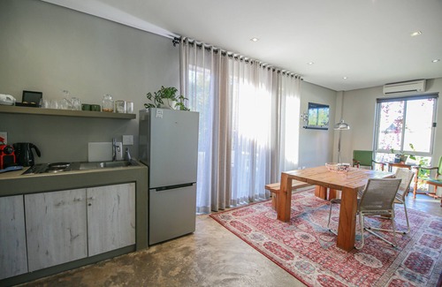 Windhoek Apartamento | Moderno y urbano ☆ 5 minutos de Joe's Beerhouse y CBD ♥