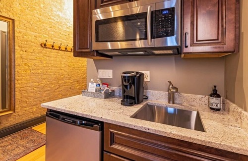 West Dundee Apartamento | Hip Urban Loft-Small Town Charm -124 LOFTS #2