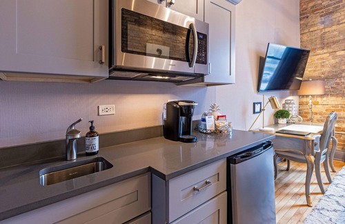 West Dundee Apartamento | Hip Urban Loft-Small Town Charm -124 LOFTS #3
