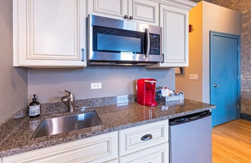 West Dundee Apartamento | Hip Urban Loft-Small Town Charm -124 LOFTS #4