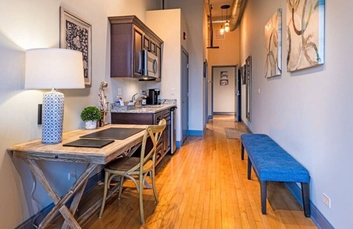 West Dundee Apartamento | Hip Urban Loft-Small Town Charm -124 LOFTS #1