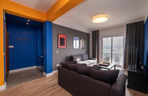Kabatas Apartamento | Hip Waterfront Apt with a Striking View