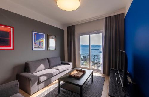 Kabatas Apartamento | Hip Waterfront Apt with a Striking View