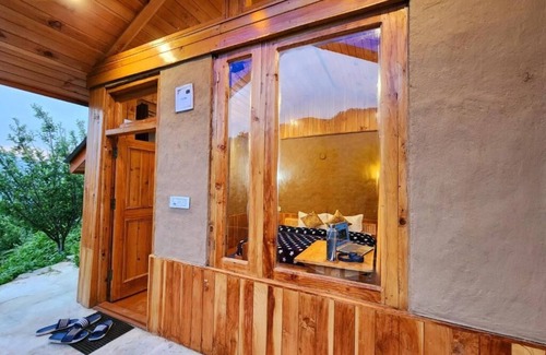 Banjar Apartamento | Hipostel Laida King Room with Mountain View