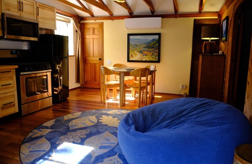 Midpines Cabaña | Hippie Barn Studio in upper floor near Highway 140 towards Yosemite