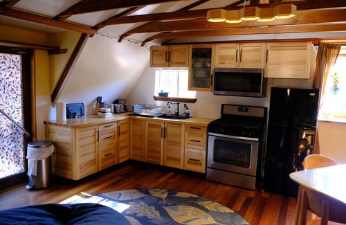 Midpines Cabaña | Hippie Barn Studio in upper floor near Highway 140 towards Yosemite