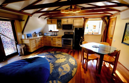 Midpines Cabaña | Hippie Barn Studio in upper floor near Highway 140 towards Yosemite