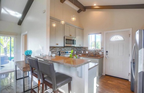 Vista Cabaña | Hipster Cottage minutes from Downtown Vista! Yoga, Mediation & Sound Bath