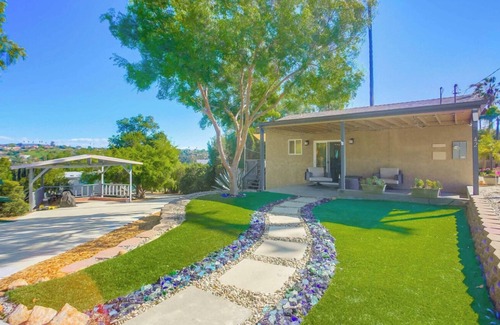 Vista Cabaña | Hipster Cottage minutes from Downtown Vista! Yoga, Mediation & Sound Bath