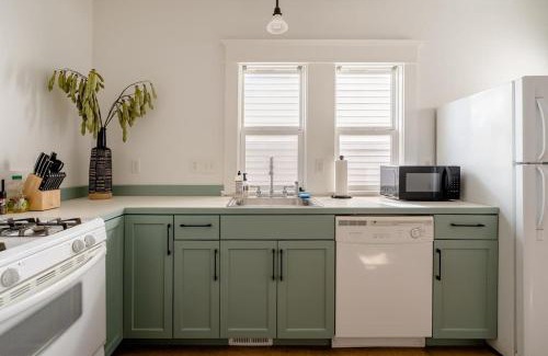 Mississippi District Casa | Hipster Vibe Apartment - Food Carts & Live Music