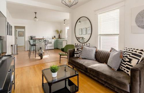 Mississippi District Casa | Hipster Vibe Apartment - Food Carts & Live Music