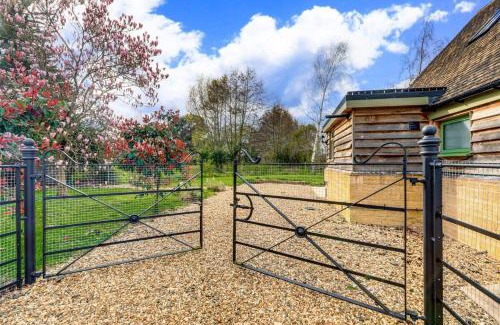 Chipping Campden Casa | Hiron's Piece and Honeysuckle Cottage - Hot Tub Packages Available