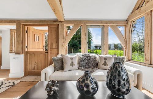 Chipping Campden Casa | Hiron's Piece and Honeysuckle Cottage - Hot Tub Packages Available