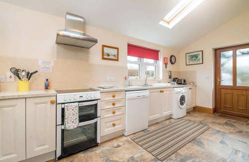Newcastle Emlyn Cabaña | HIRWAUN COTTAGE, family friendly, luxury holiday cottage in Cenarth