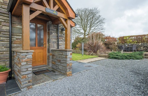 Newcastle Emlyn Cabaña | HIRWAUN COTTAGE, family friendly, luxury holiday cottage in Cenarth