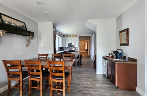 Columbus Casa | His or hers downtown retreat, walk to restaurants & entertainment
