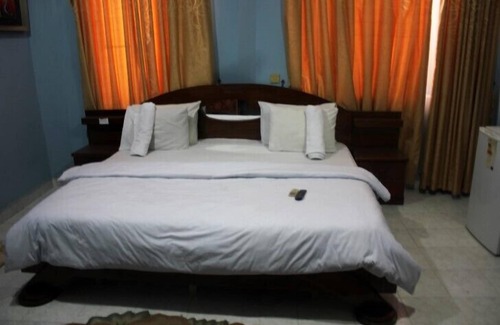 Awoshie Hotel | His Royal Vico Hotel