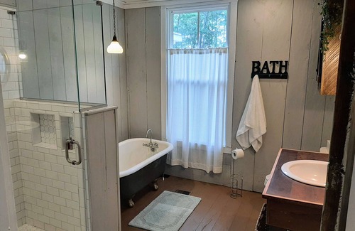 Sturgis Otro | Historic 1851 Farmhouse Retreat